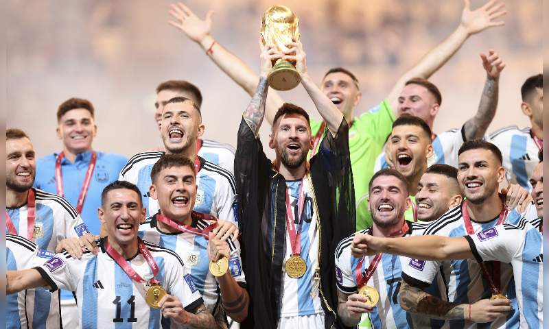 Hành động Messi ăn mừng world cup 2022 với đồng đội