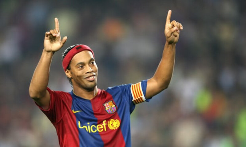 Hình ảnh Ronaldinho khi bị bắt